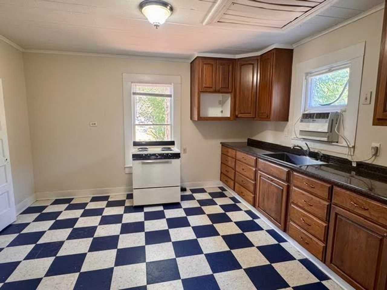 1107 S Old Temple Rd - Photo 6 of 11
