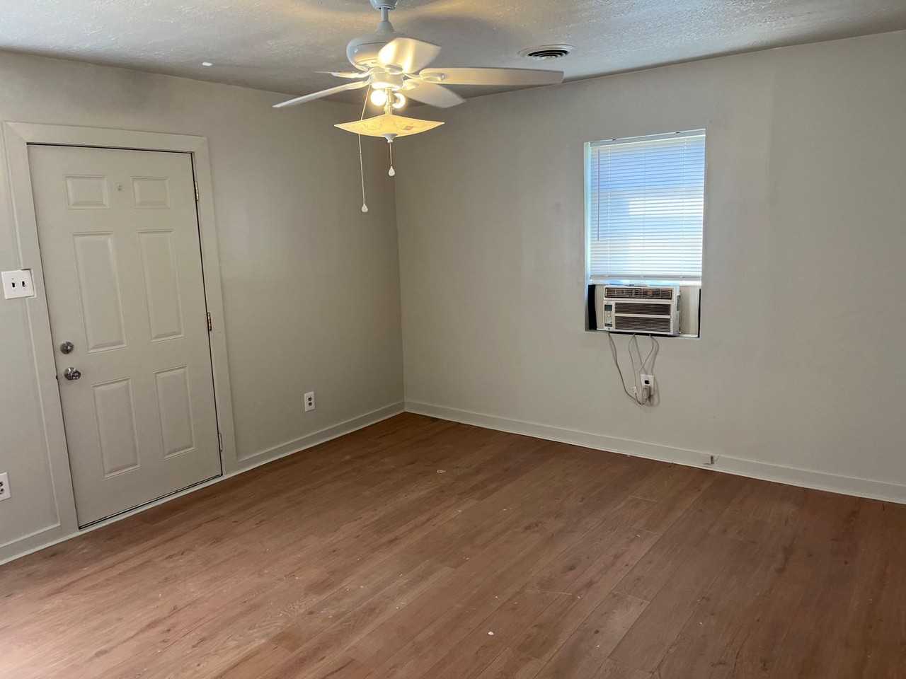 2205 Roosevelt Blvd - Photo 3 of 13