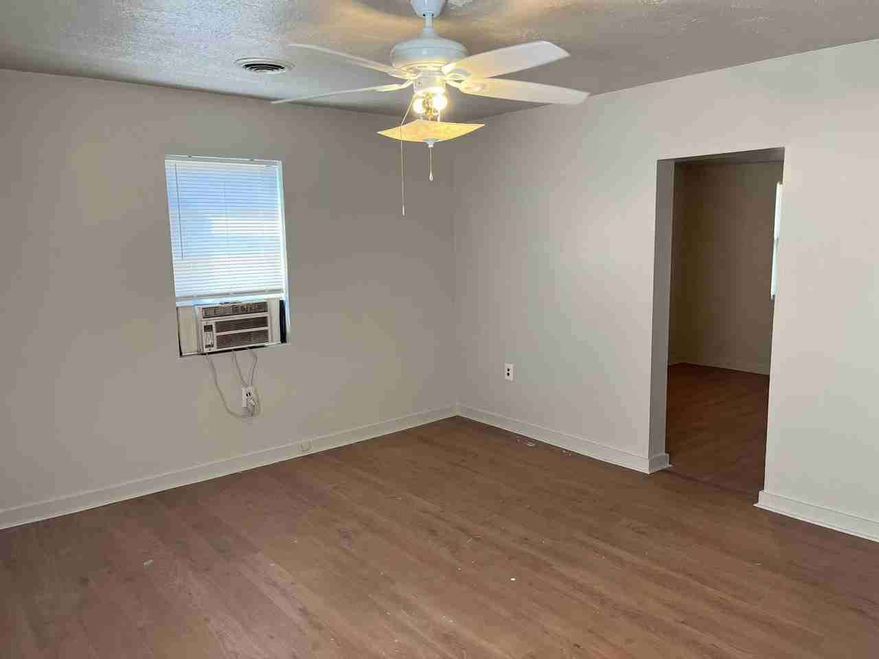 2205 Roosevelt Blvd - Photo 4 of 13