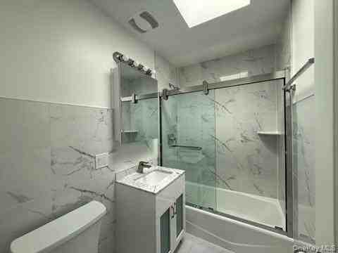 19318 37th Ave - Photo 4 of 9
