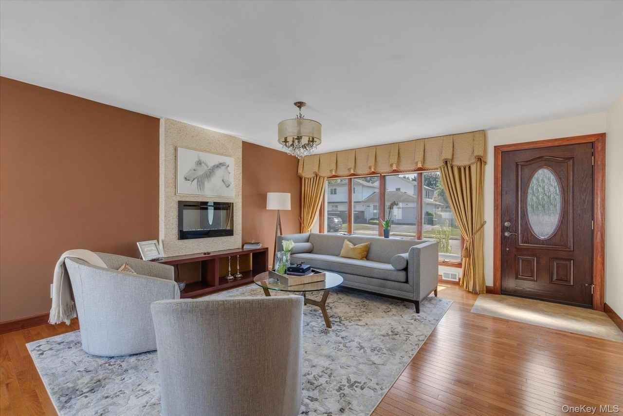 2 Benmor Ct - Photo 2 of 12