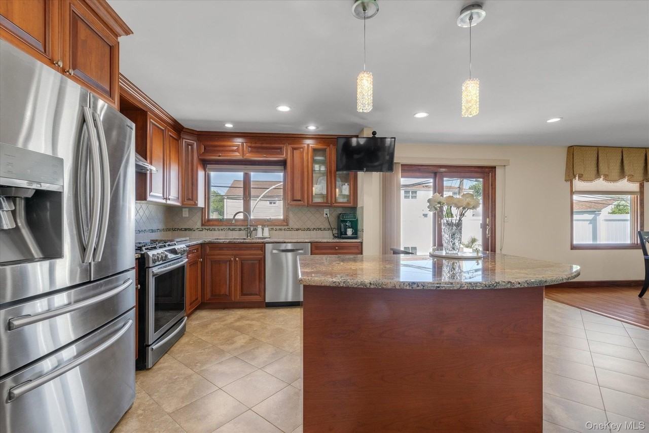 2 Benmor Ct - Photo 3 of 12