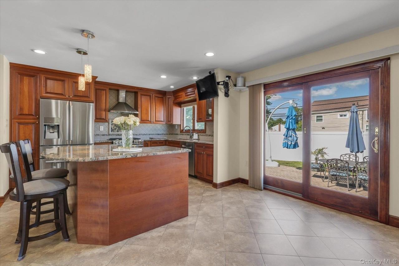 2 Benmor Ct - Photo 4 of 12