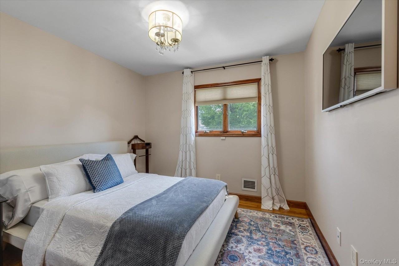 2 Benmor Ct - Photo 6 of 12