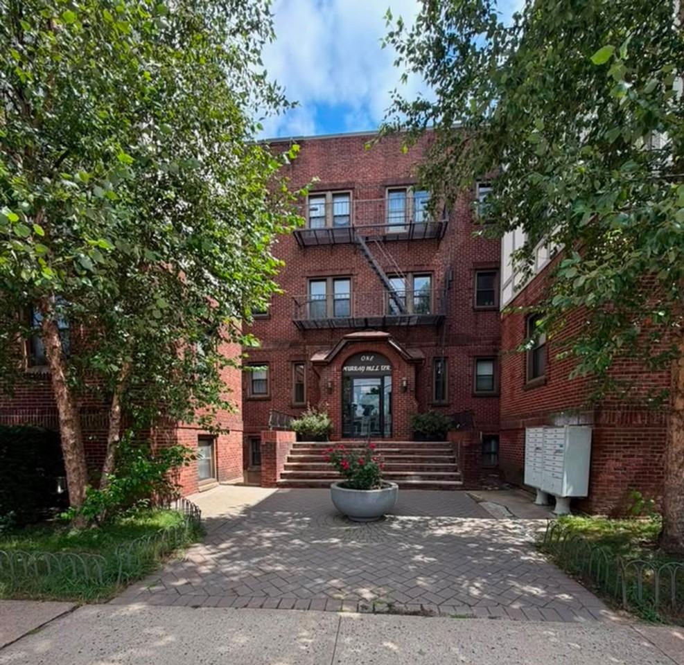 1 Murray Hill Terrace - Photo 3 of 9