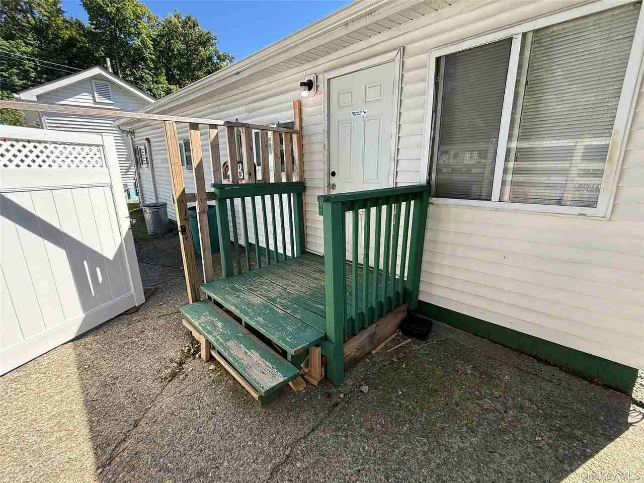 275 Robinson Ave #B - Photo 2 of 18