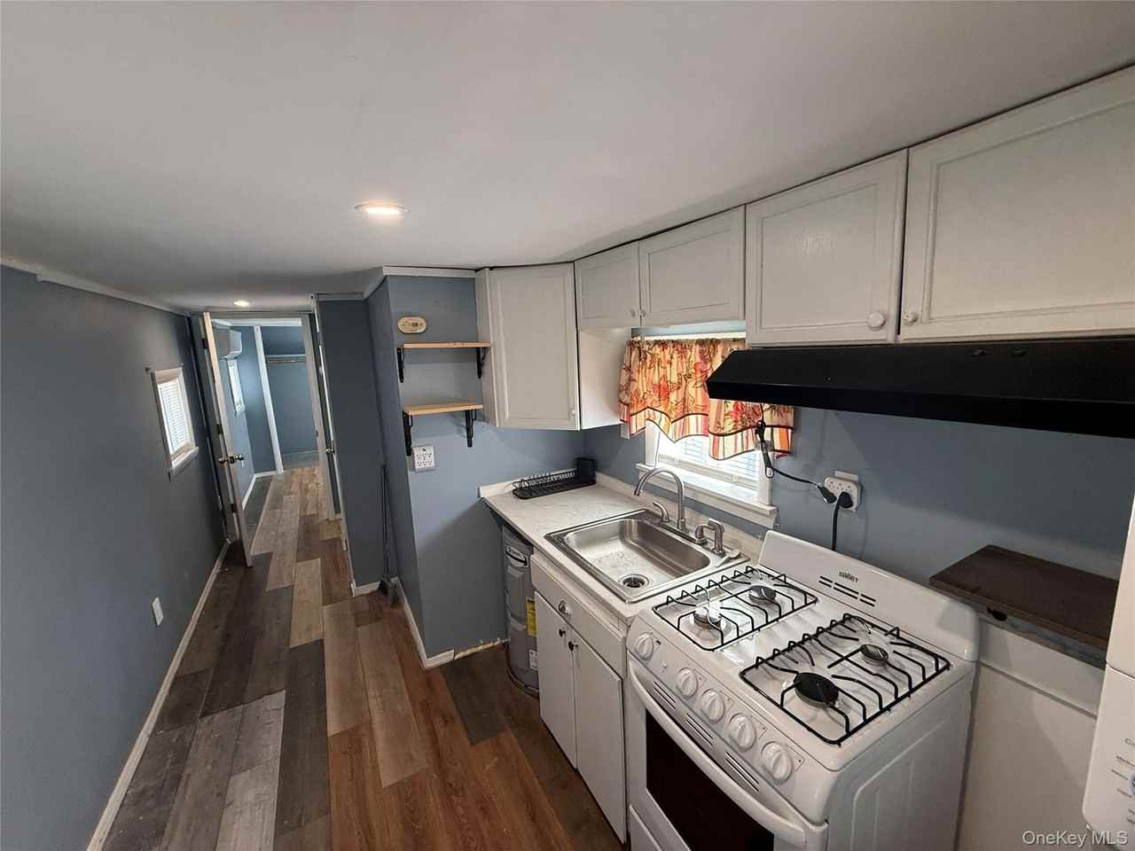 275 Robinson Ave #B - Photo 4 of 18