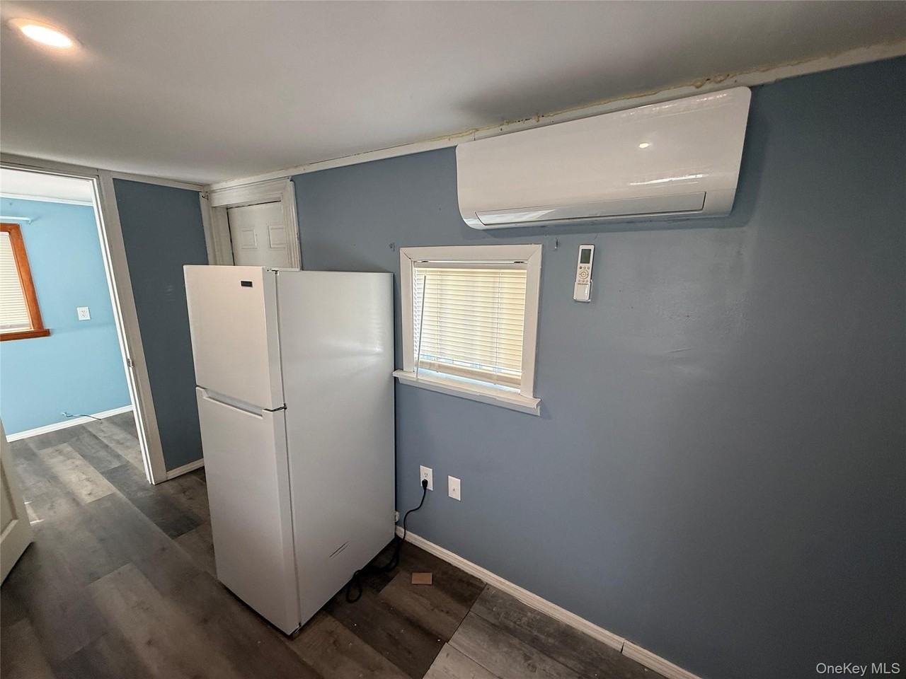 275 Robinson Ave #B - Photo 6 of 18