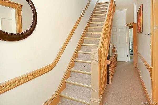 611 Bainbridge St - Photo 3 of 12