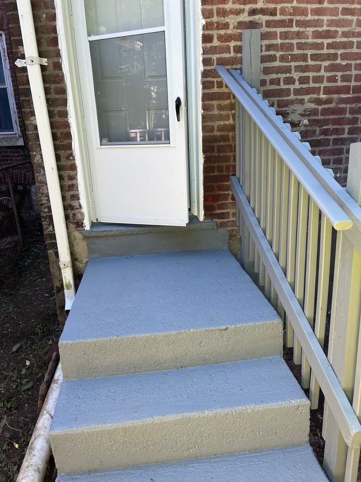 241 Grand St - Photo 4 of 13