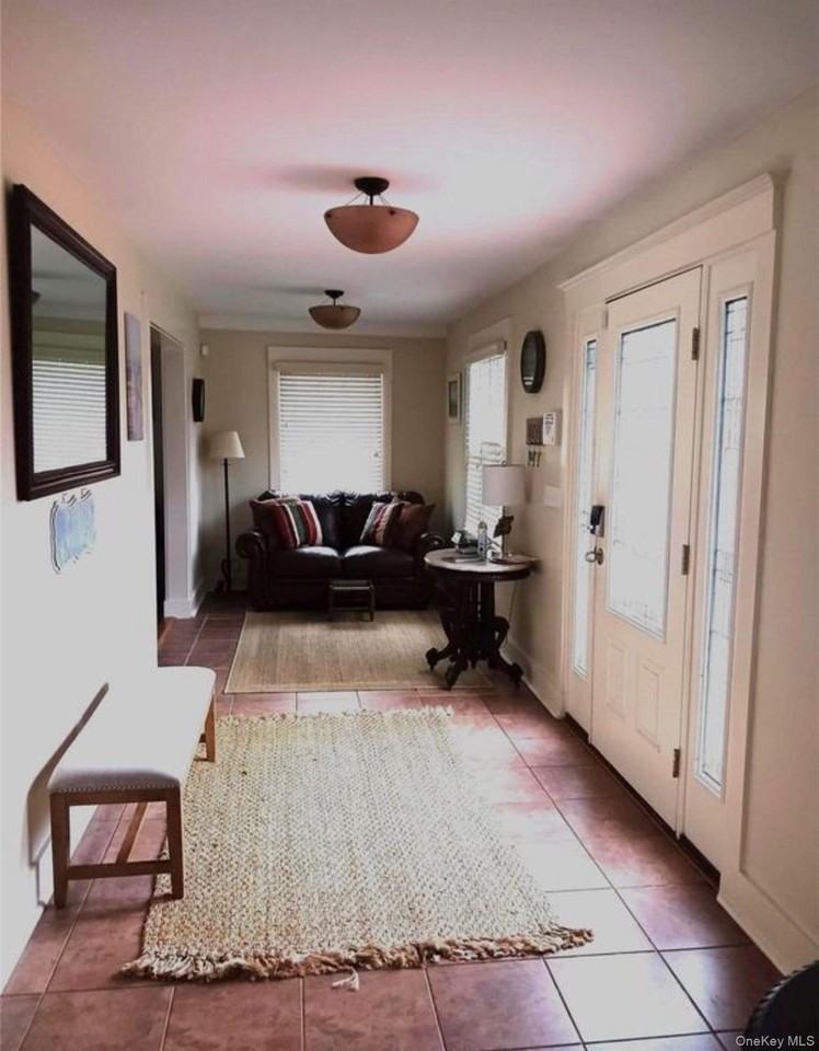 572 Montauk Hwy - Photo 2 of 14