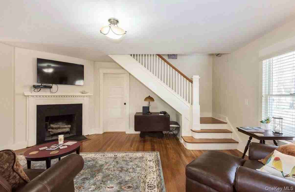 572 Montauk Hwy - Photo 4 of 14
