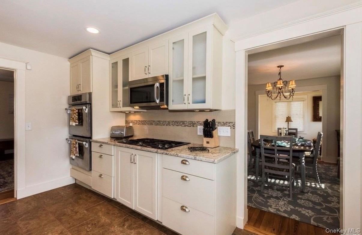 572 Montauk Hwy - Photo 7 of 14