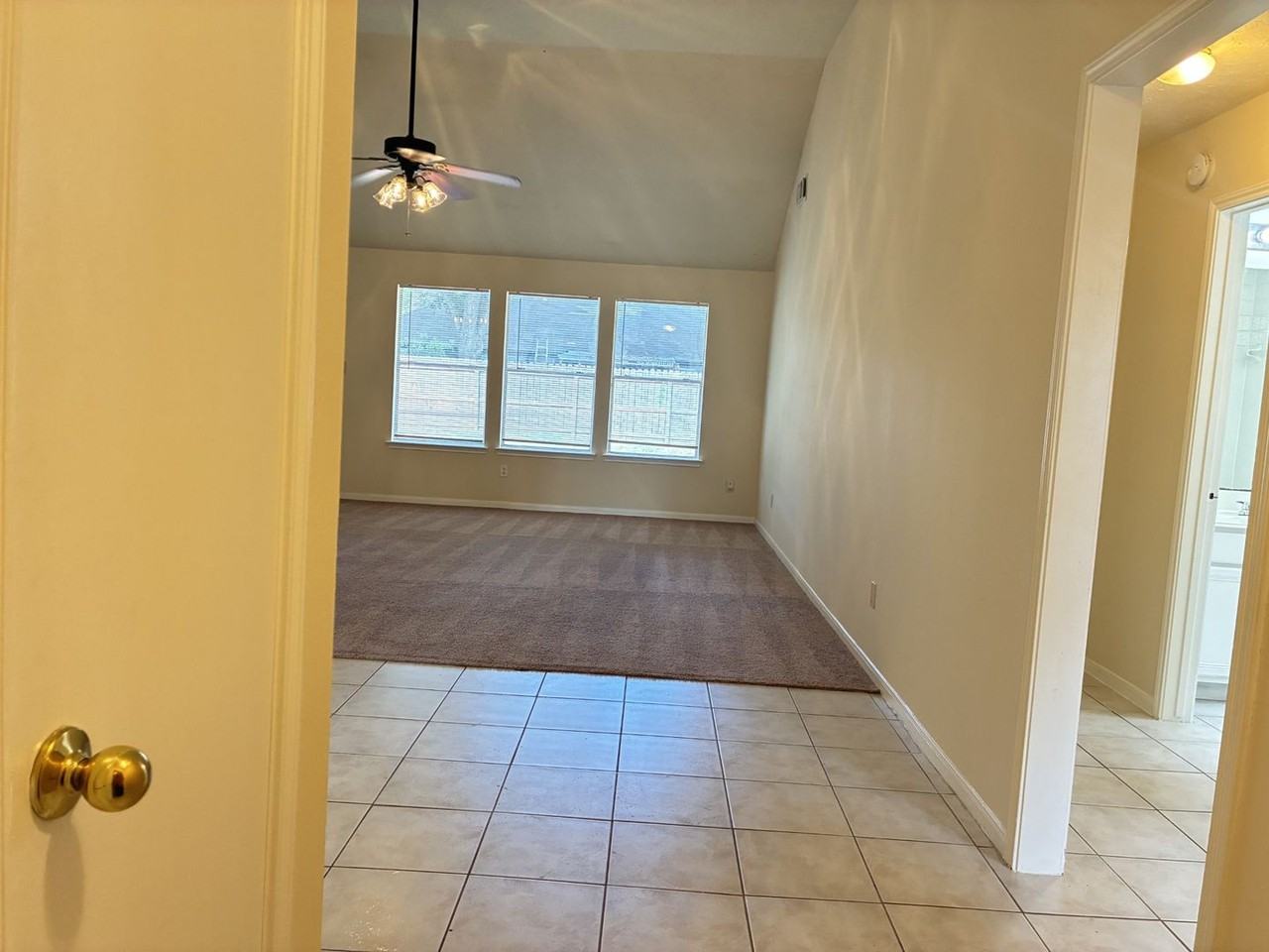11607 Lennington Ln - Photo 4 of 25