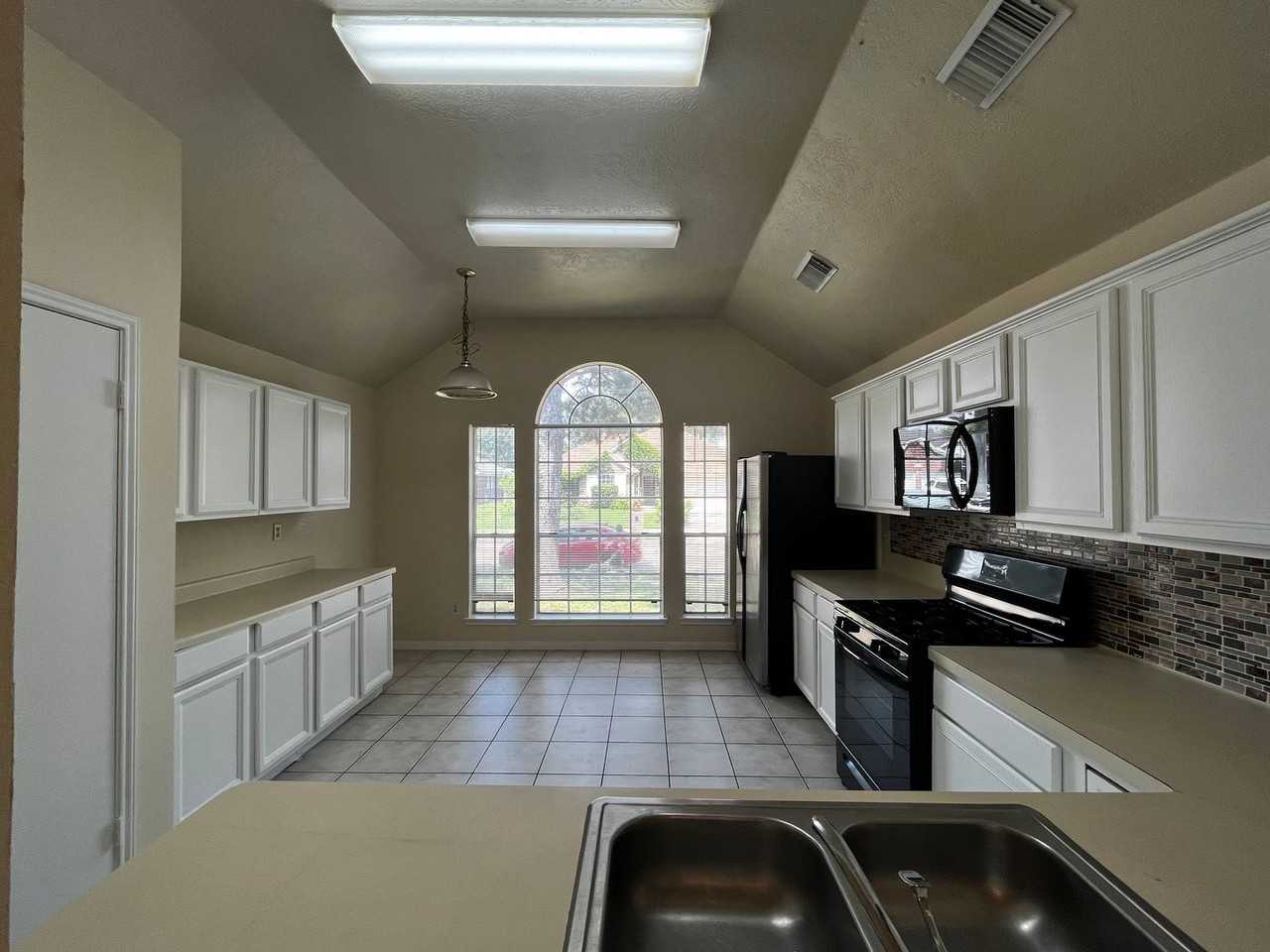11607 Lennington Ln - Photo 7 of 25