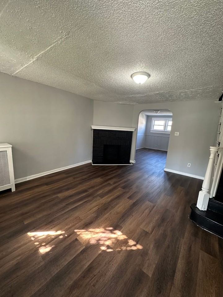 36 Summit St - Photo 2 of 14
