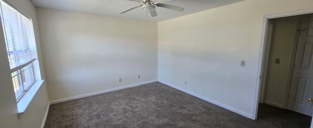5382 Whisperwood Ct - Photo 3 of 8