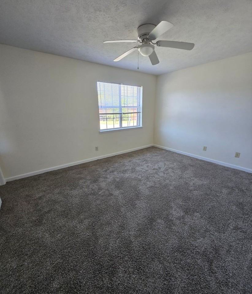 5382 Whisperwood Ct - Photo 4 of 8