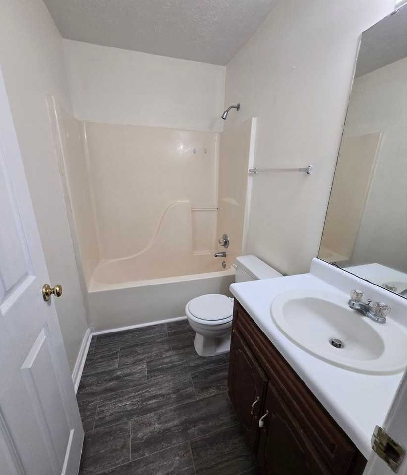 5382 Whisperwood Ct - Photo 5 of 8