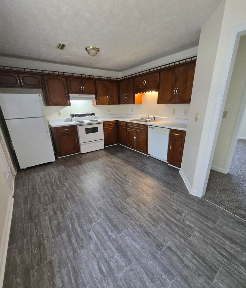 5382 Whisperwood Ct - Photo 6 of 8