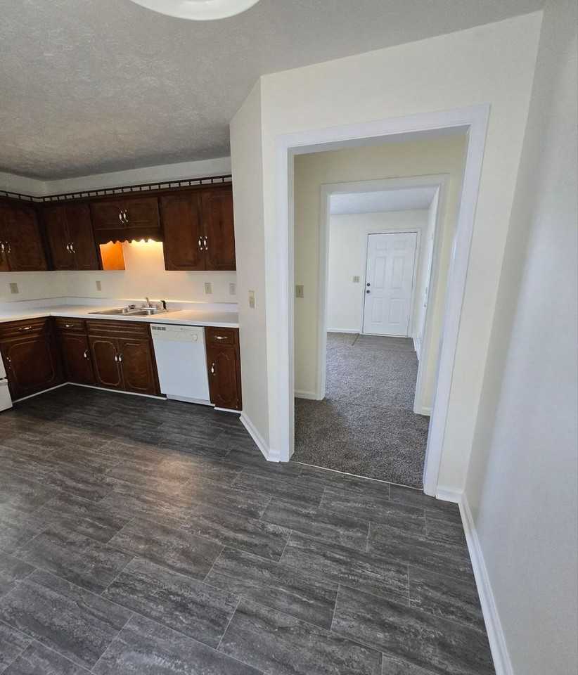 5382 Whisperwood Ct - Photo 7 of 8