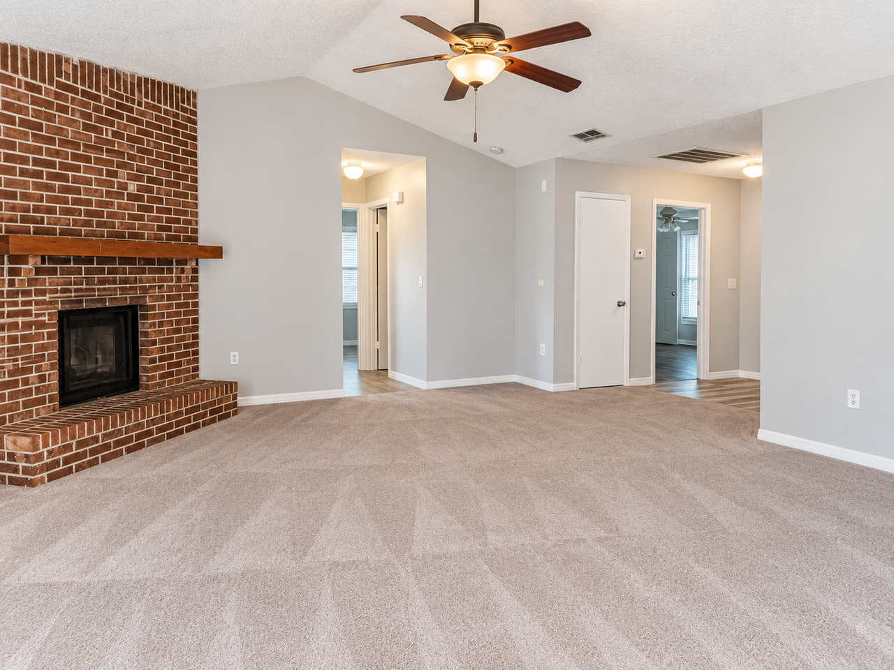 357 Santiago Ct - Photo 2 of 7