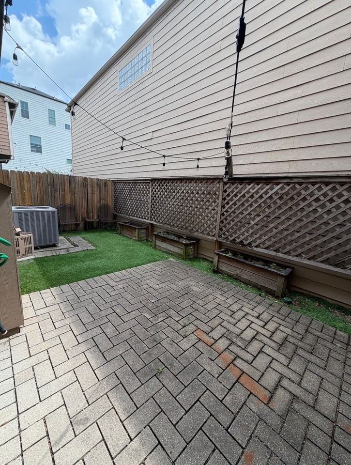 1048 W 26th St - Photo 6 of 18