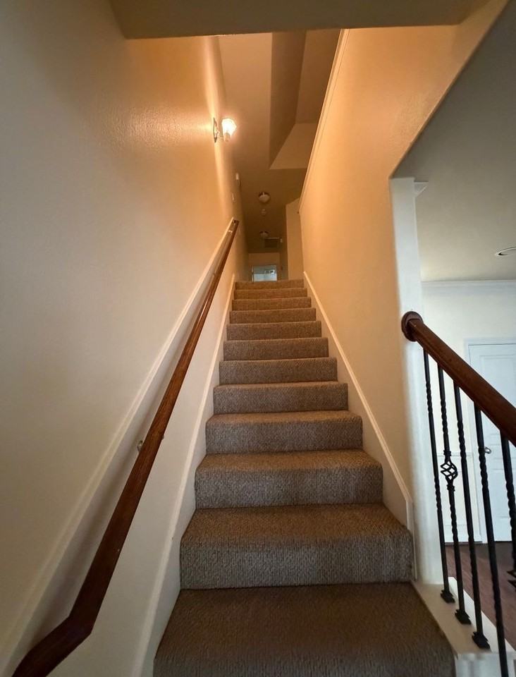 1048 W 26th St - Photo 7 of 18