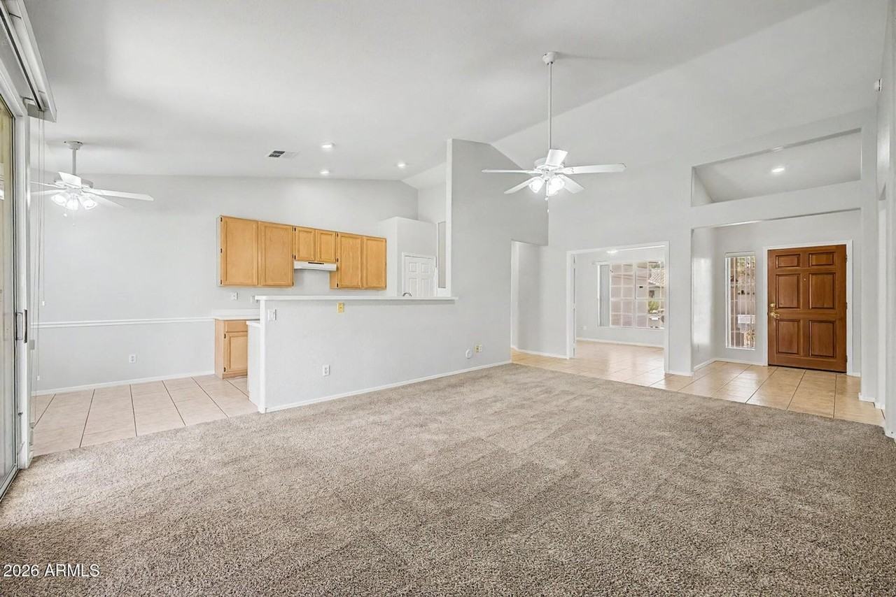 405 W Primoroso Dr - Photo 4 of 21