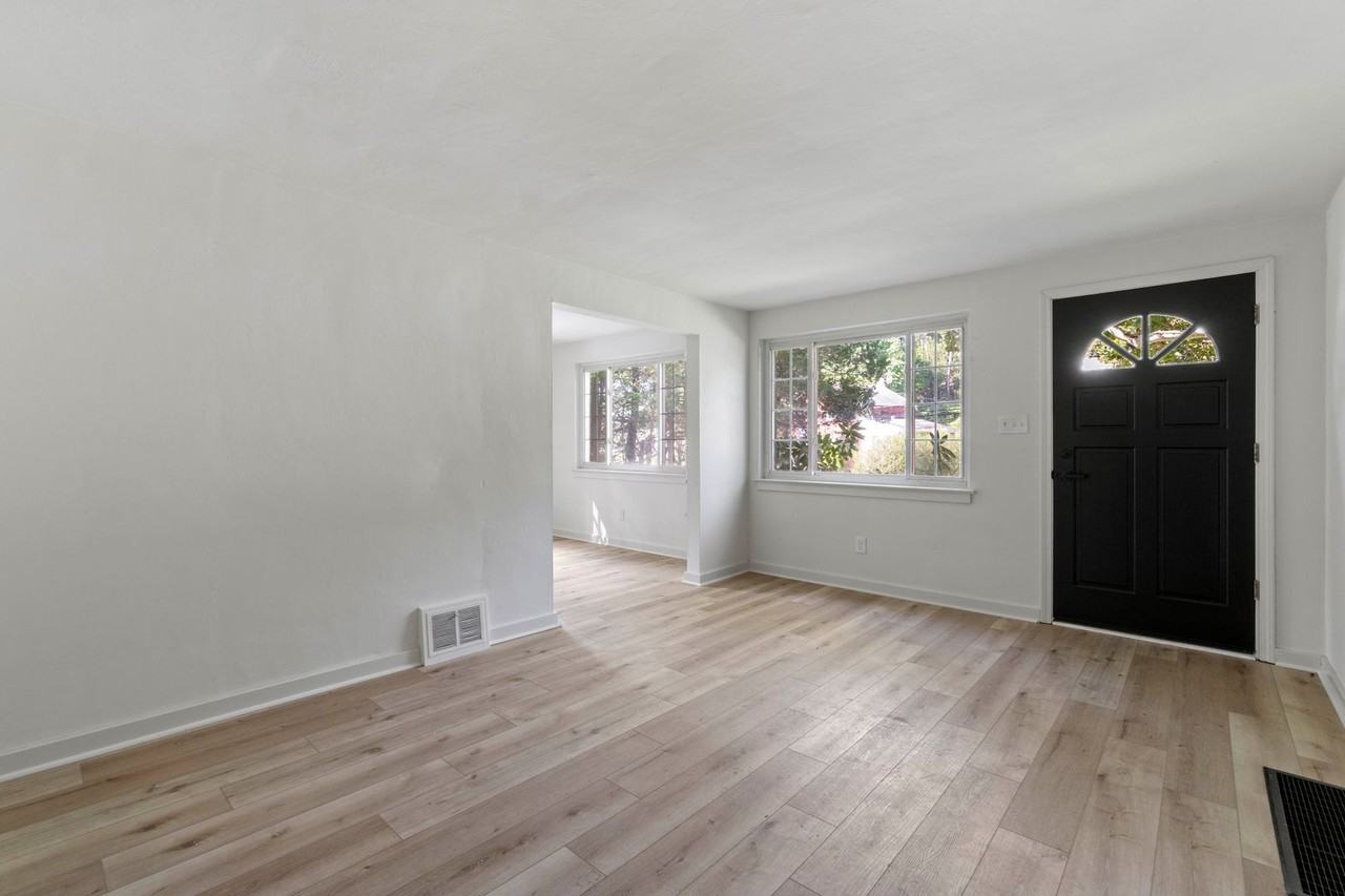 314 Pennoak Dr - Photo 3 of 23