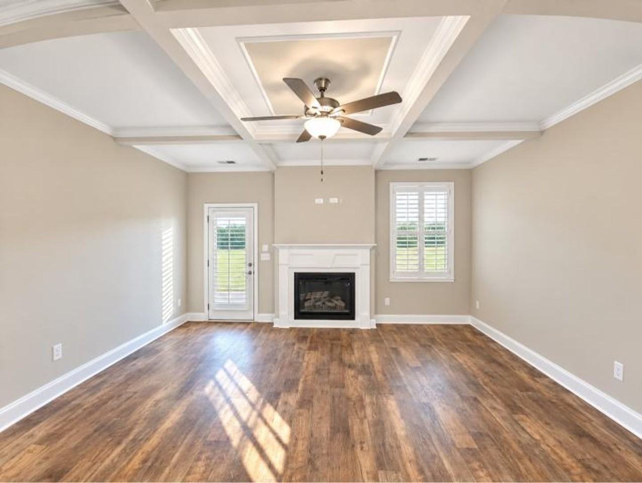 1233 Black Oak Cir - Photo 4 of 37