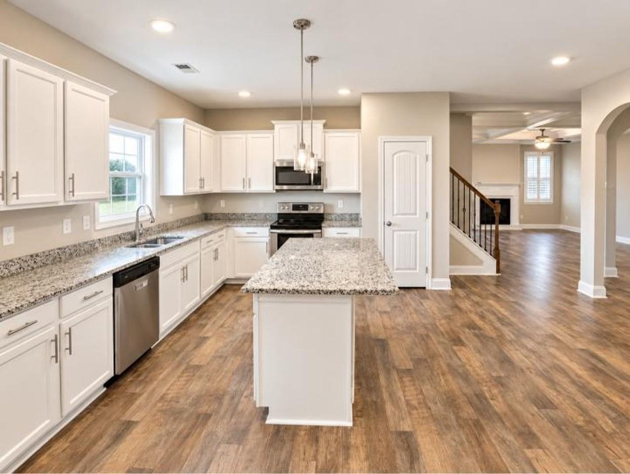 1233 Black Oak Cir - Photo 7 of 37