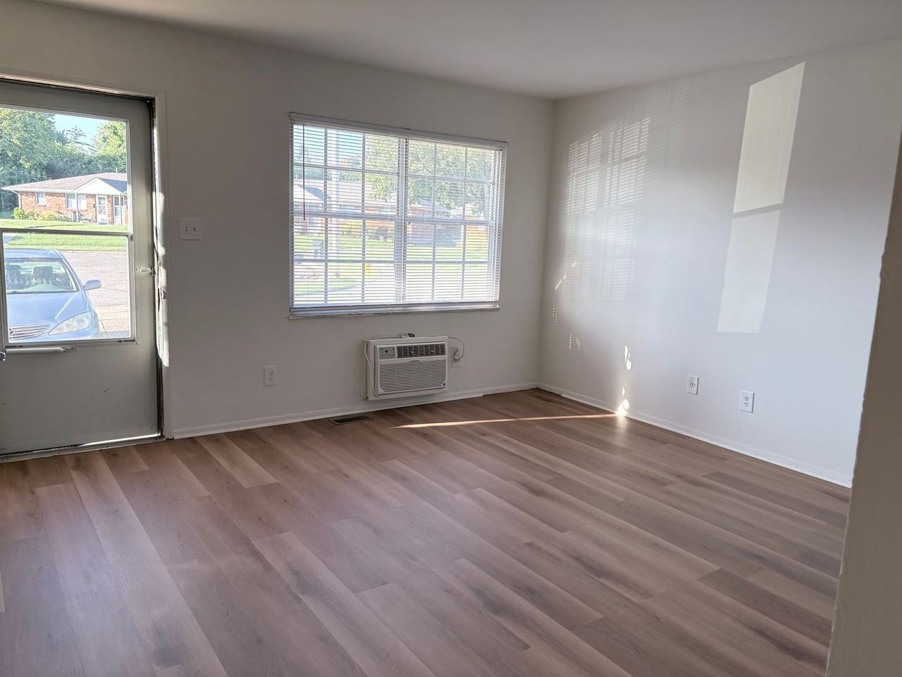 201 Marwood Ct - Photo 2 of 6