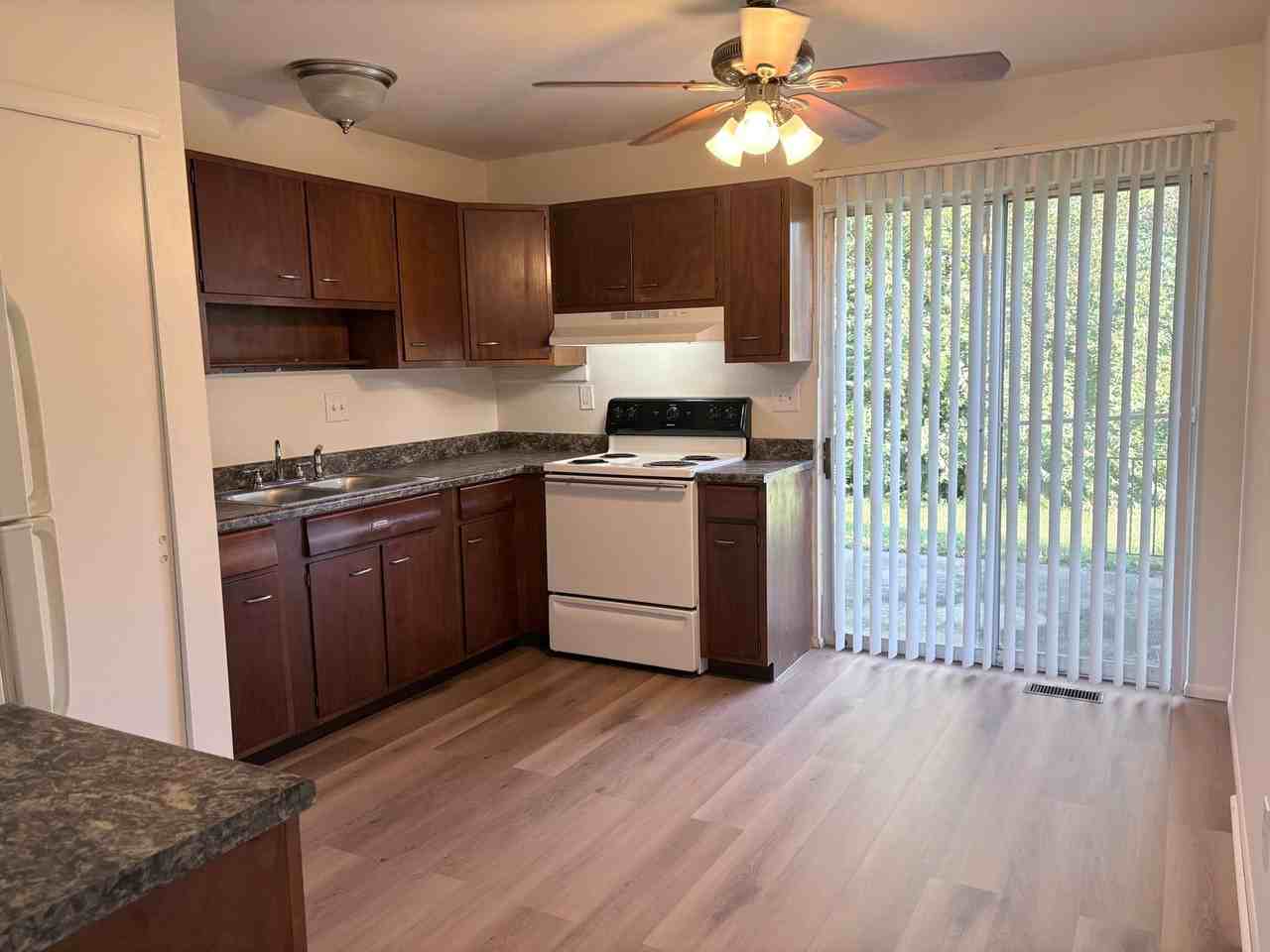 201 Marwood Ct - Photo 3 of 6