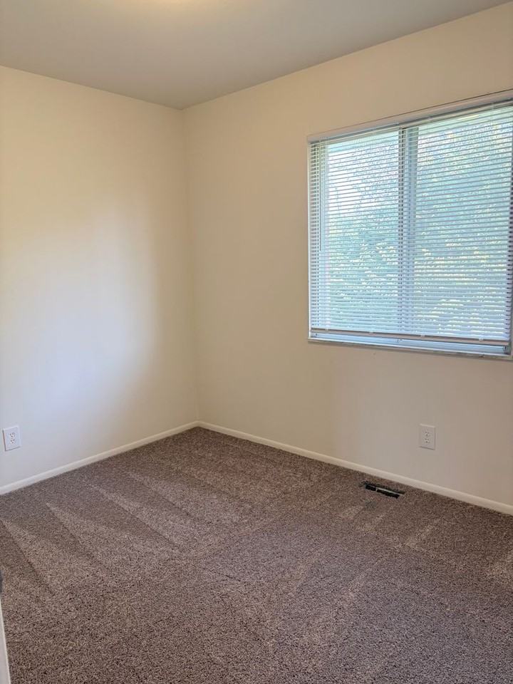 201 Marwood Ct - Photo 4 of 6