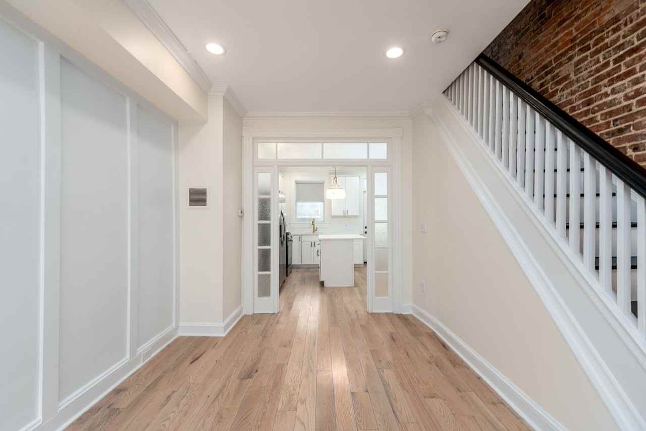 432 S Robinson St - Photo 4 of 28