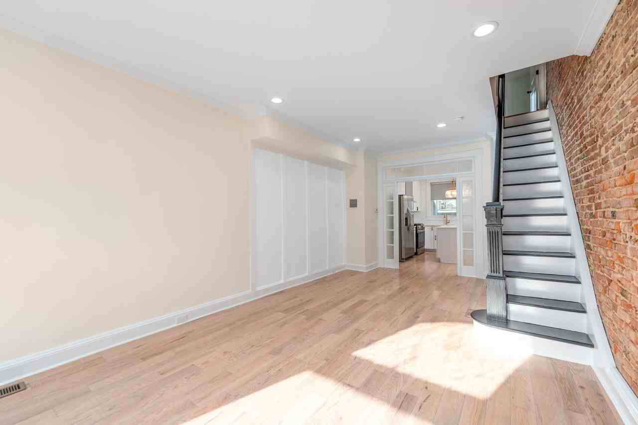 432 S Robinson St - Photo 5 of 28