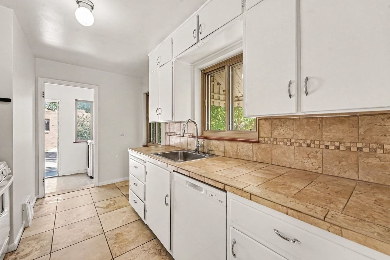 7345 Montview Blvd - Photo 5 of 23