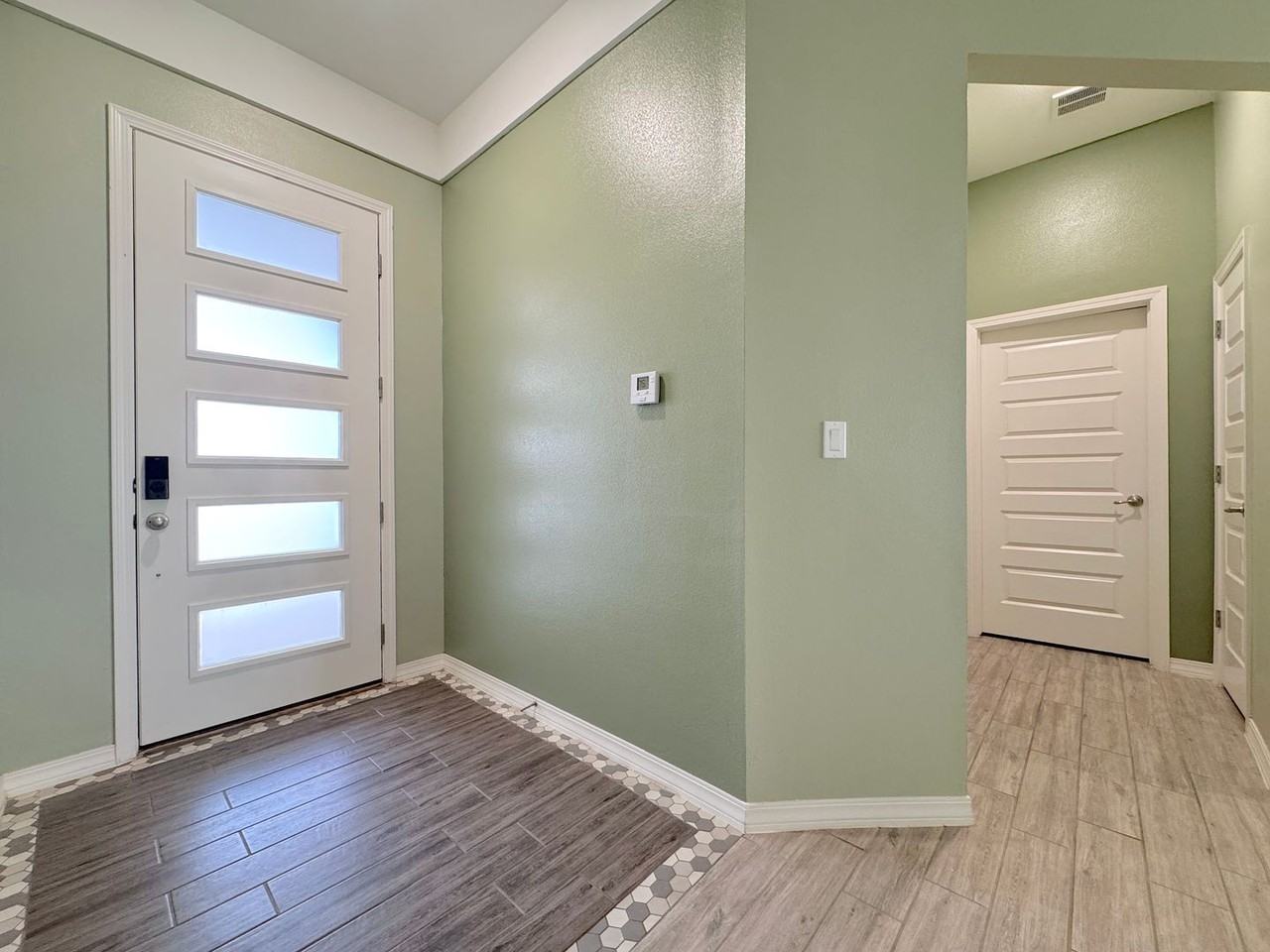 14936 John Mcneely Ave - Photo 3 of 27