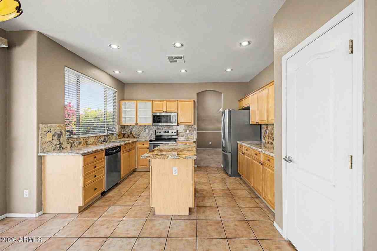 1176 W Kroll Ave - Photo 4 of 23