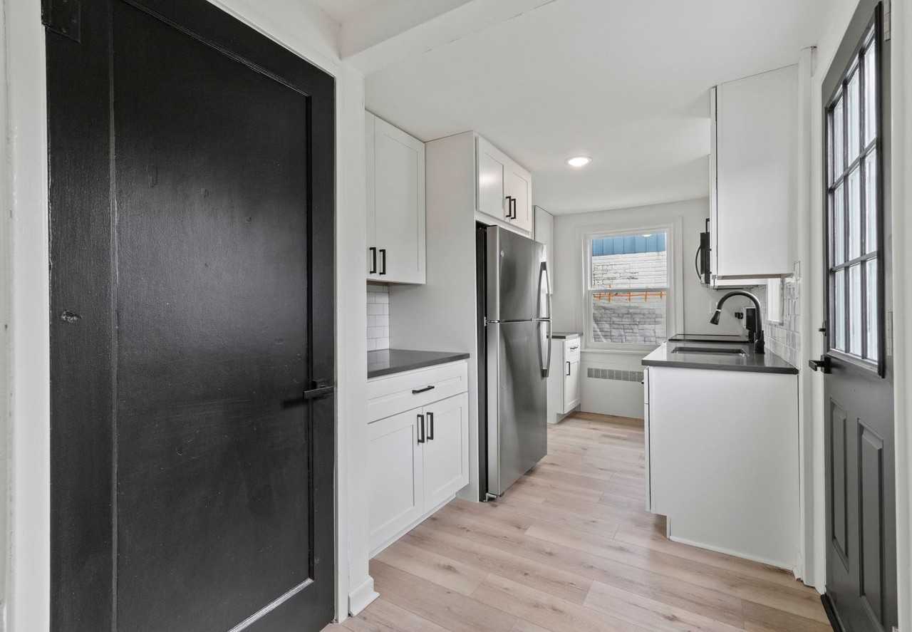 616 Grandview Ave - Photo 3 of 21