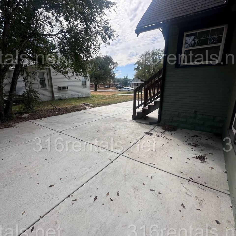 420 S Osage St - Photo 4 of 27
