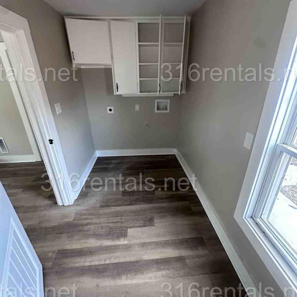 420 S Osage St - Photo 5 of 27