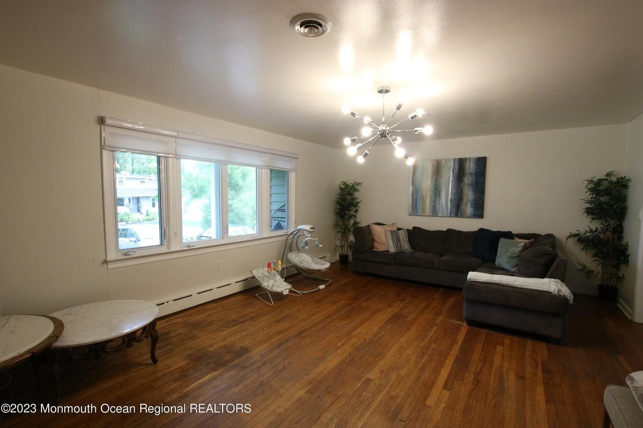450 Redmond Ave - Photo 2 of 16