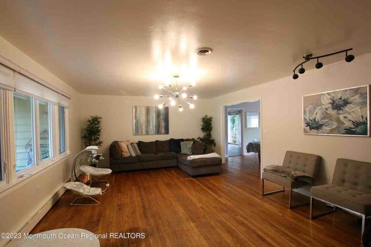 450 Redmond Ave - Photo 3 of 16