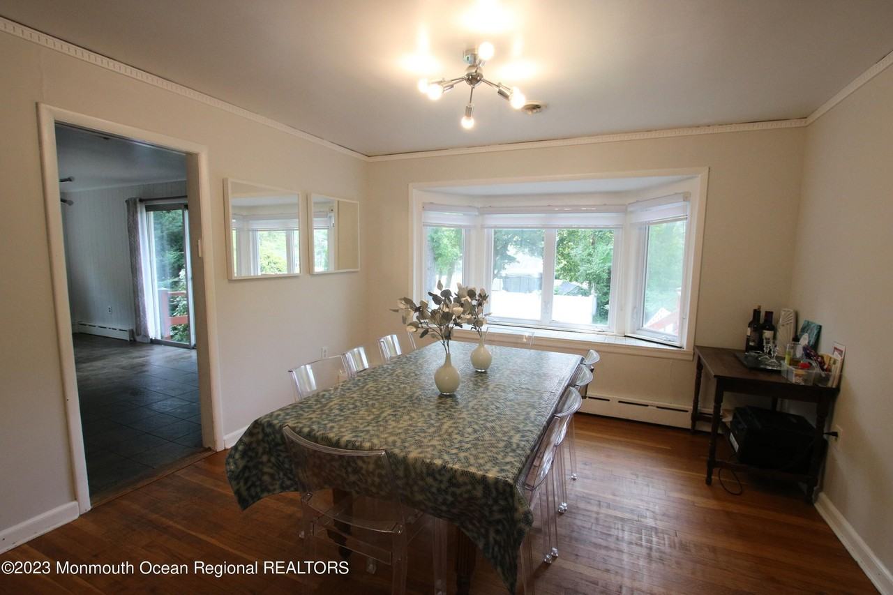 450 Redmond Ave - Photo 6 of 16
