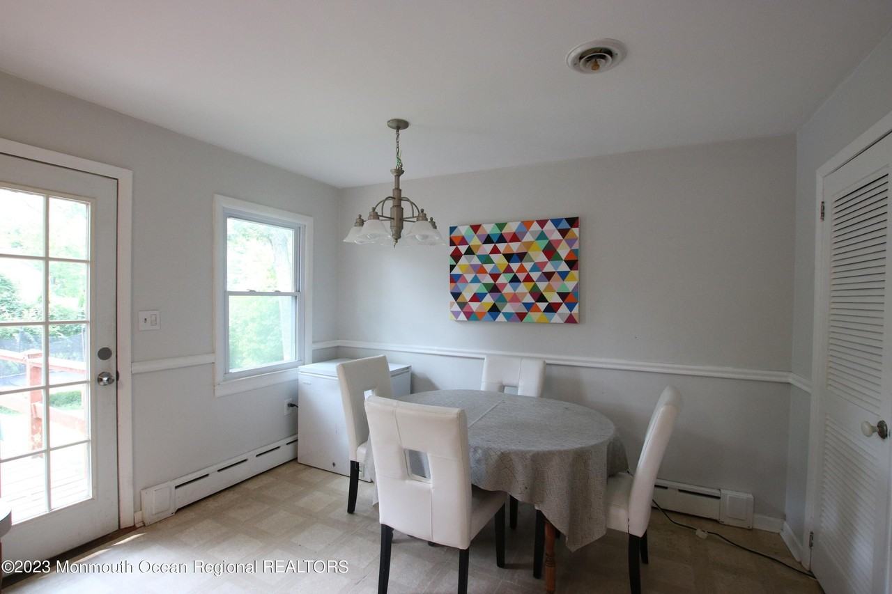 450 Redmond Ave - Photo 7 of 16