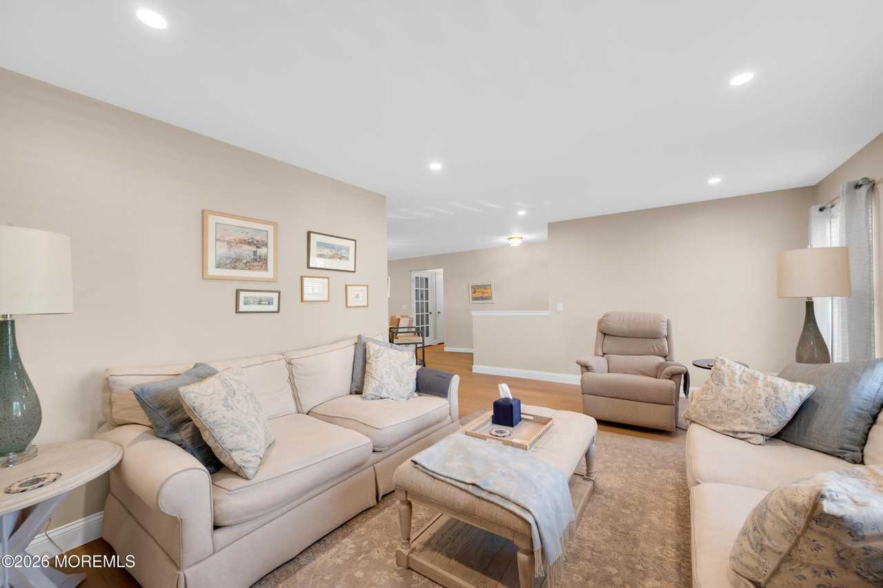 227 Club Dr - Photo 6 of 27