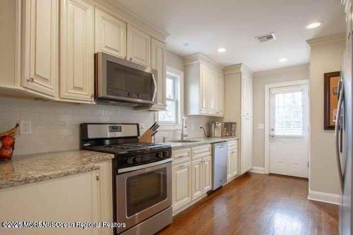 18 Catherine St - Photo 7 of 17