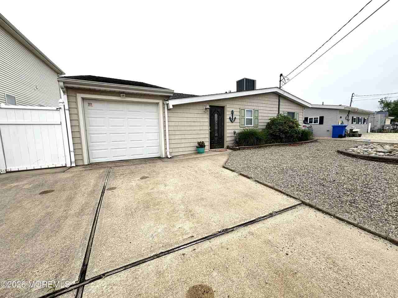 63 Lawrence Dr - Photo 3 of 24
